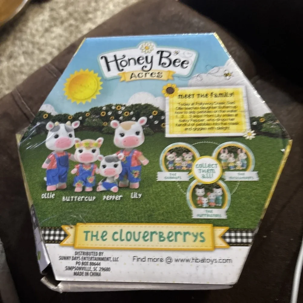 Honey Bee Acres The Cloverberrys Family of 4 Cows Ollie, Buttercup, Pepper Lily - Picture 5 of 5